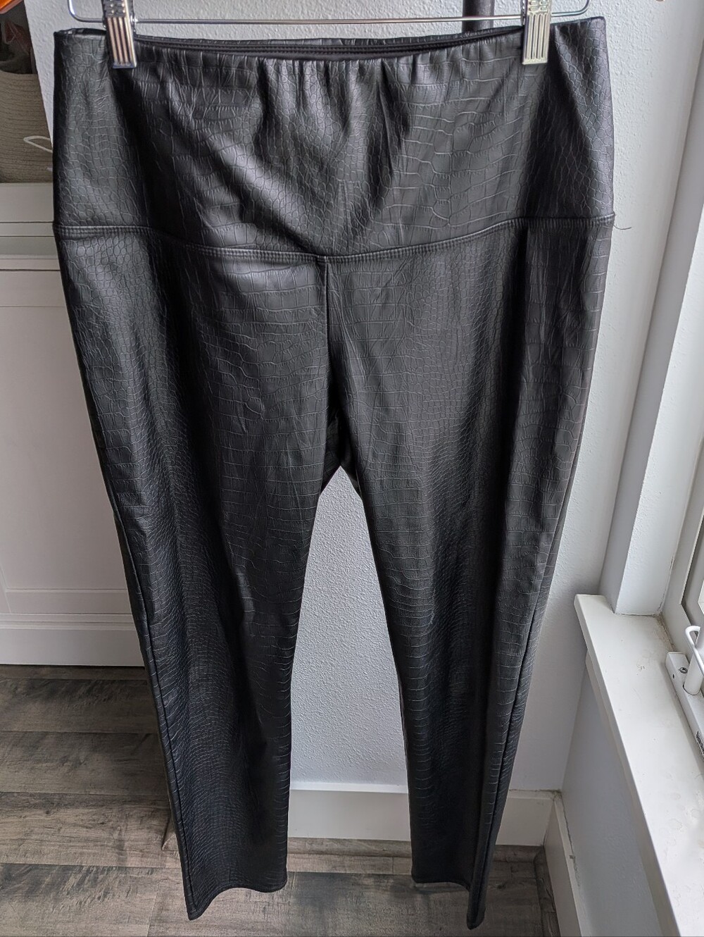 Nicole Miller New York High-Waisted Croc-Embossed Faux Leather Leggings - Black